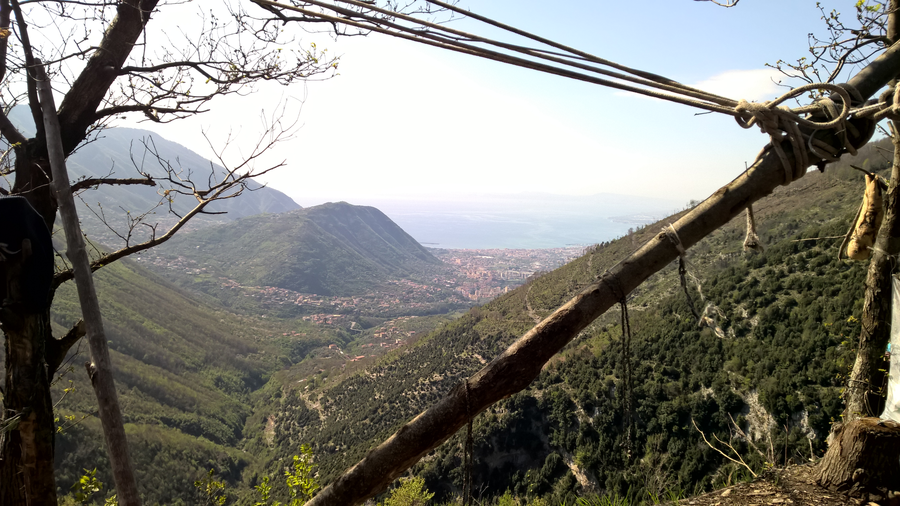 Drying meat, weird, hiking trail, hiking, spring, flora, vegetation, plants, views, panorama, Southern Italy, Sorrento, Amalfi, Naples bay