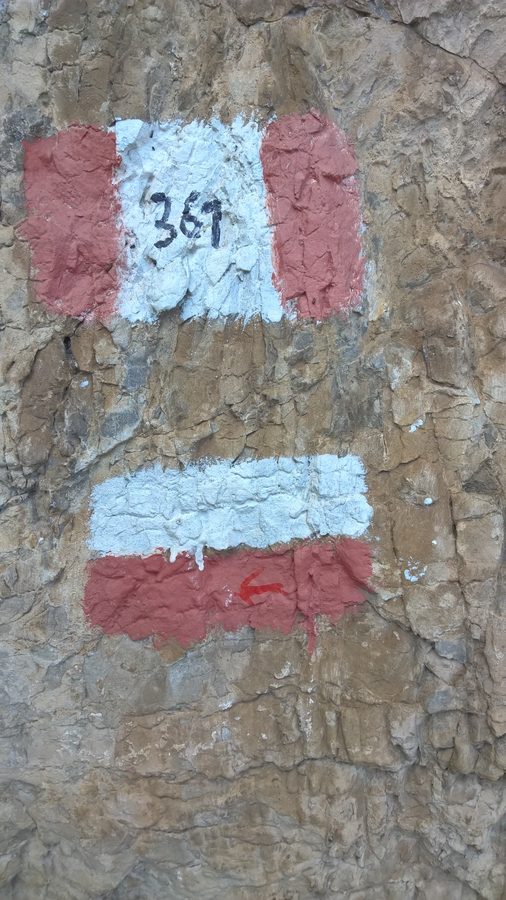 Hiking trail markings Amalfi coast Italy