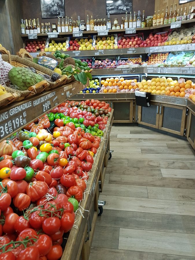piles of tomatoes, French tomatoes, French vegetables, French market